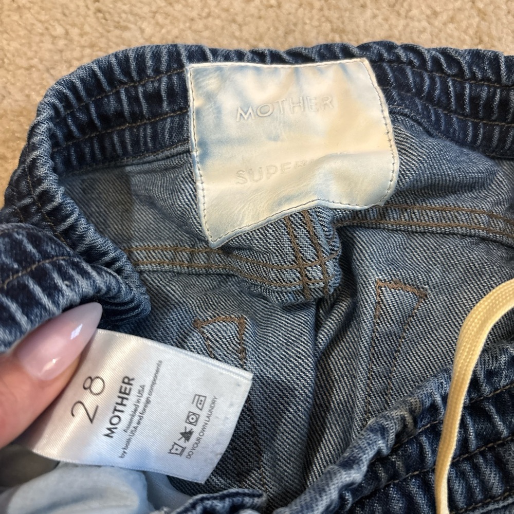 MOTHER Jeans- The Drawn Dagger Sneak jean. Size 28 - Picture 5 of 7